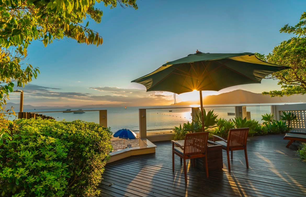 Pôr do sol visto do deck da Pousada Areia Branca